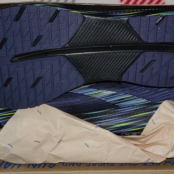 Brooks Boston Marathon men's size 8 - Picture 2 of 4